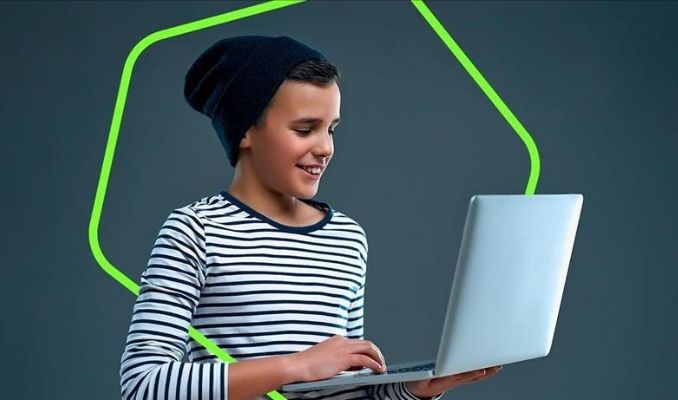 Çocukların %69’u teknolojik cihazları başında günde en az üç saat harcıyor